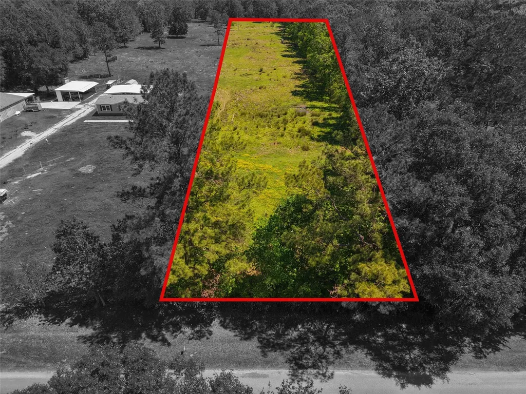 1013 County Road 2050 Hull TX 77564