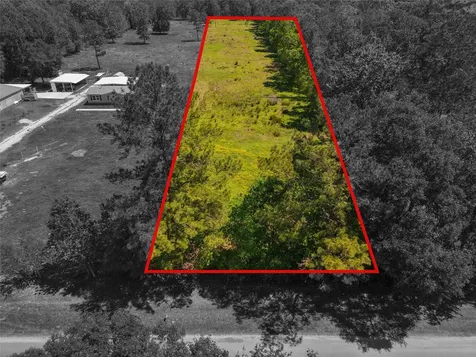 1013 County Road 2050 Hull TX 77564