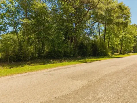1013 County Road 2050 Hull TX 77564