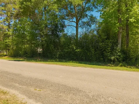 1013 County Road 2050 Hull TX 77564
