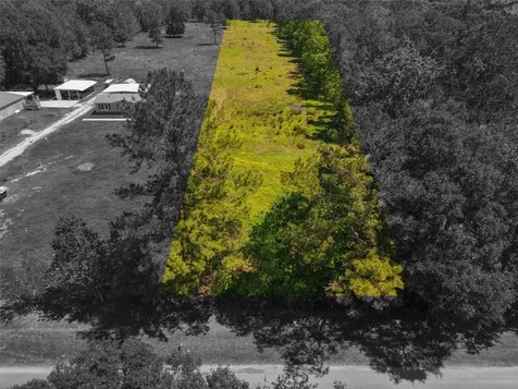 1013 County Road 2050 Hull TX 77564