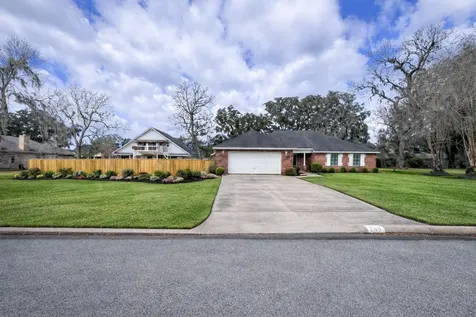 248 Wentworth Drive West Columbia TX 77486