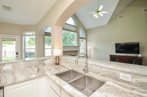 206 Wild Oak Run Houston TX 77094