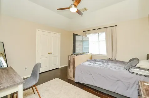 206 Wild Oak Run Houston TX 77094