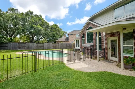206 Wild Oak Run Houston TX 77094