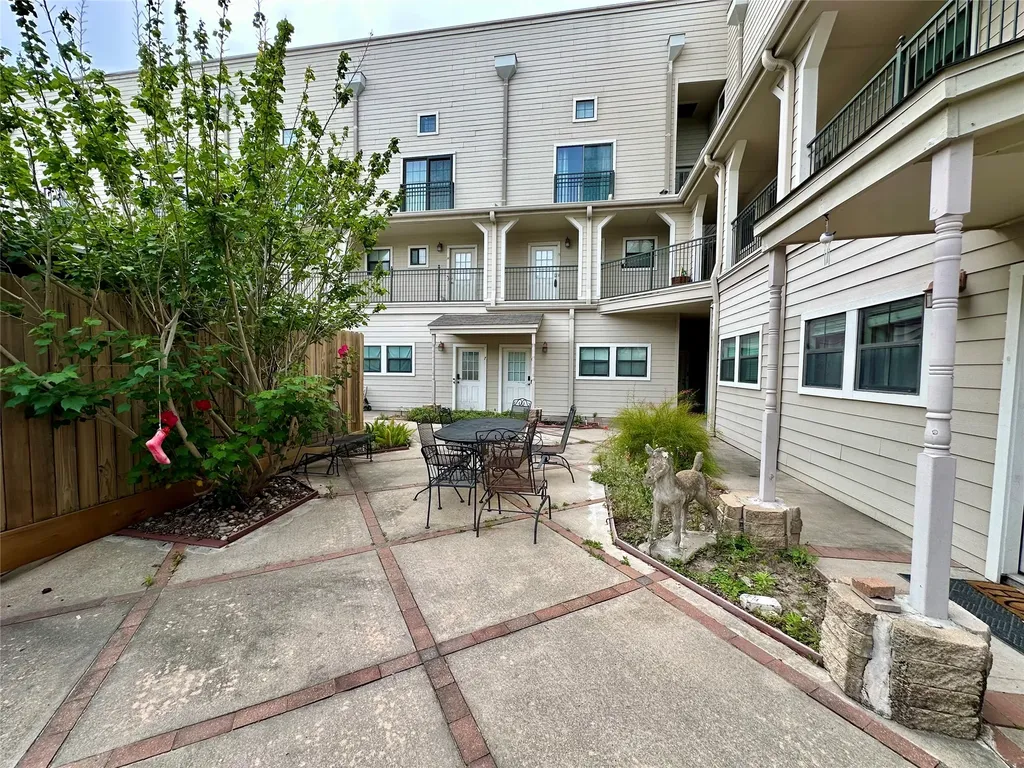 1602 Elgin Street 13 Houston TX 77004