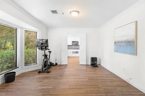 10 Holly Tree Lane Spring TX 77373