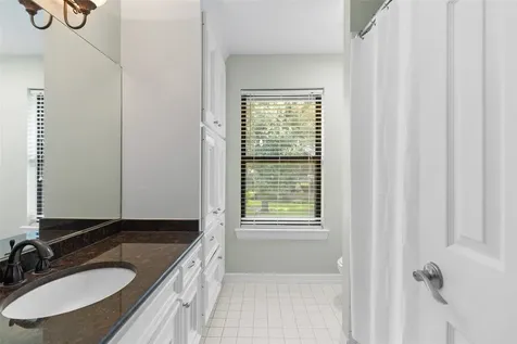 10 Holly Tree Lane Spring TX 77373