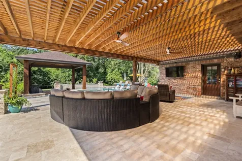 10 Holly Tree Lane Spring TX 77373