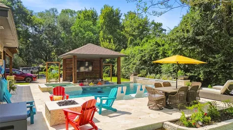 10 Holly Tree Lane Spring TX 77373