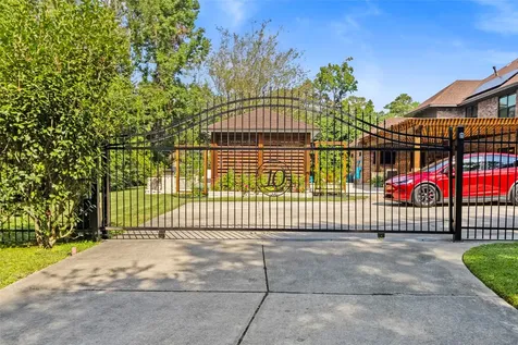 10 Holly Tree Lane Spring TX 77373