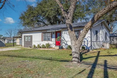 500 N Banks Street Caldwell TX 77836