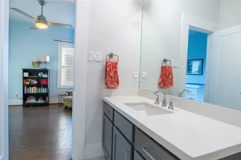 808 Woodcrest Drive B Houston TX 77018