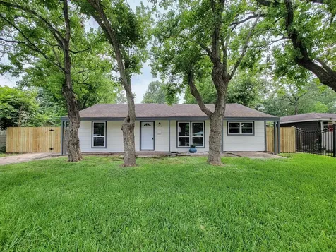 5606 Willow Glen Drive Houston TX 77033