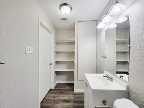5606 Willow Glen Drive Houston TX 77033