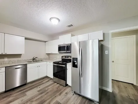5606 Willow Glen Drive Houston TX 77033