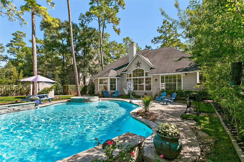 35 Larks Aire Place The Woodlands TX 77381