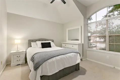 35 Larks Aire Place The Woodlands TX 77381