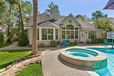 35 Larks Aire Place The Woodlands TX 77381