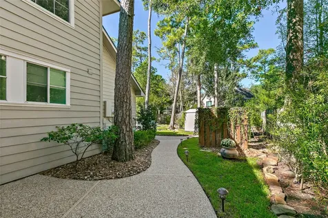 35 Larks Aire Place The Woodlands TX 77381