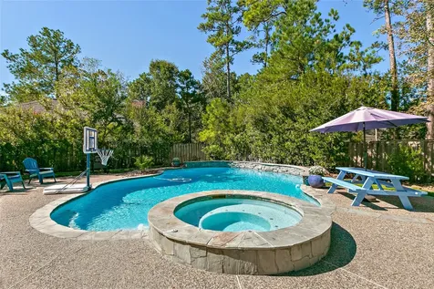 35 Larks Aire Place The Woodlands TX 77381