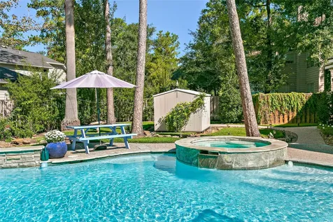 35 Larks Aire Place The Woodlands TX 77381