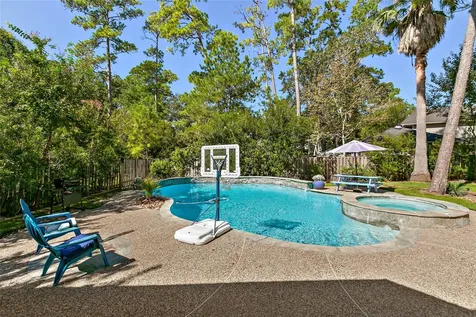 35 Larks Aire Place The Woodlands TX 77381