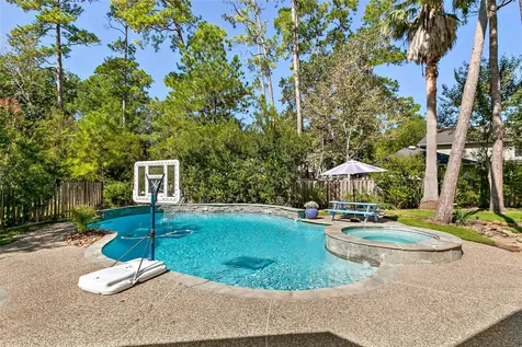 35 Larks Aire Place The Woodlands TX 77381