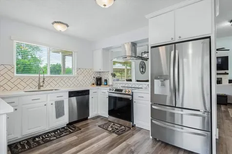 528 Belmont Drive Friendswood TX 77546
