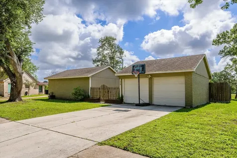 528 Belmont Drive Friendswood TX 77546