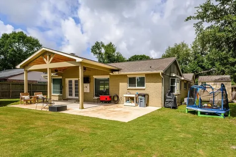 528 Belmont Drive Friendswood TX 77546