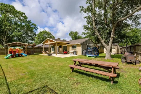 528 Belmont Drive Friendswood TX 77546