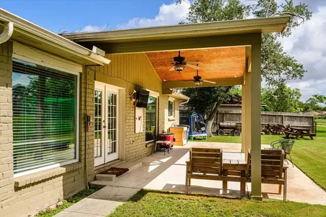 528 Belmont Drive Friendswood TX 77546