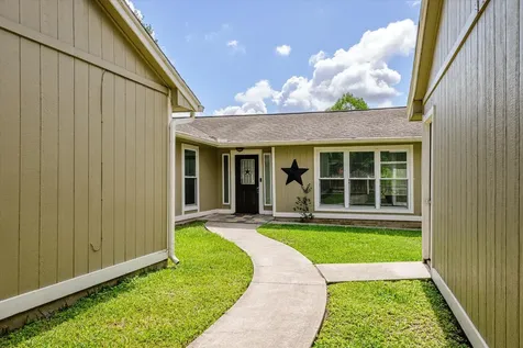 528 Belmont Drive Friendswood TX 77546
