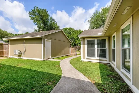 528 Belmont Drive Friendswood TX 77546