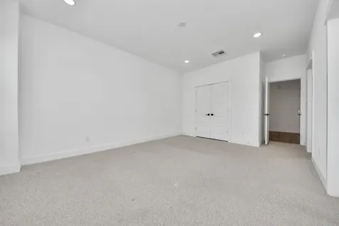 318 Neyland Street Houston TX 77022