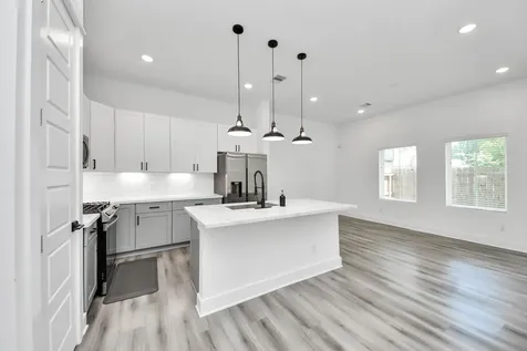 318 Neyland Street Houston TX 77022