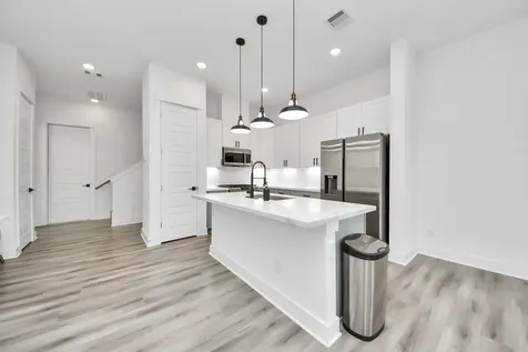 318 Neyland Street Houston TX 77022