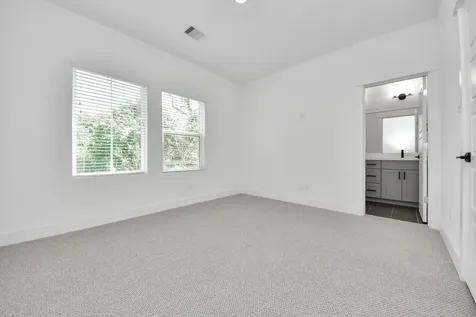 318 Neyland Street Houston TX 77022