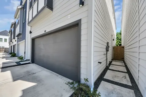 318 Neyland Street Houston TX 77022