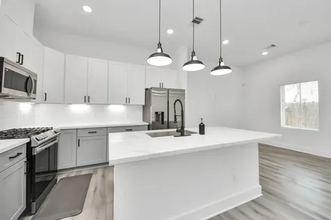 318 Neyland Street Houston TX 77022