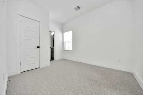 318 Neyland Street Houston TX 77022