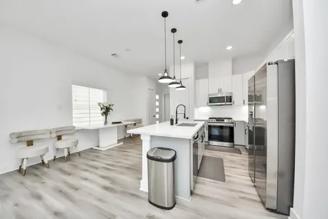 318 Neyland Street Houston TX 77022