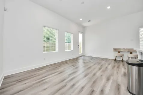 318 Neyland Street Houston TX 77022