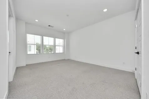 318 Neyland Street Houston TX 77022