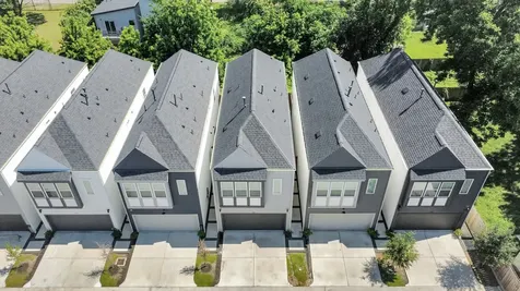 318 Neyland Street Houston TX 77022