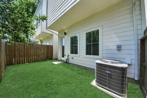 318 Neyland Street Houston TX 77022
