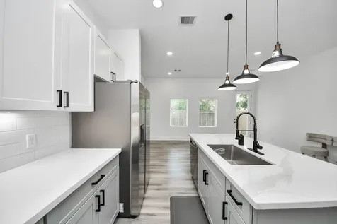 318 Neyland Street Houston TX 77022