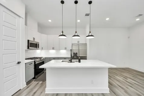 318 Neyland Street Houston TX 77022