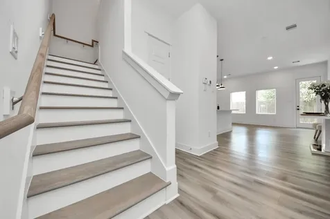 318 Neyland Street Houston TX 77022
